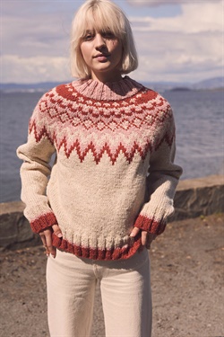 Polarstjerne Dame sweater fra Tema 68 fra Sandnes Garn